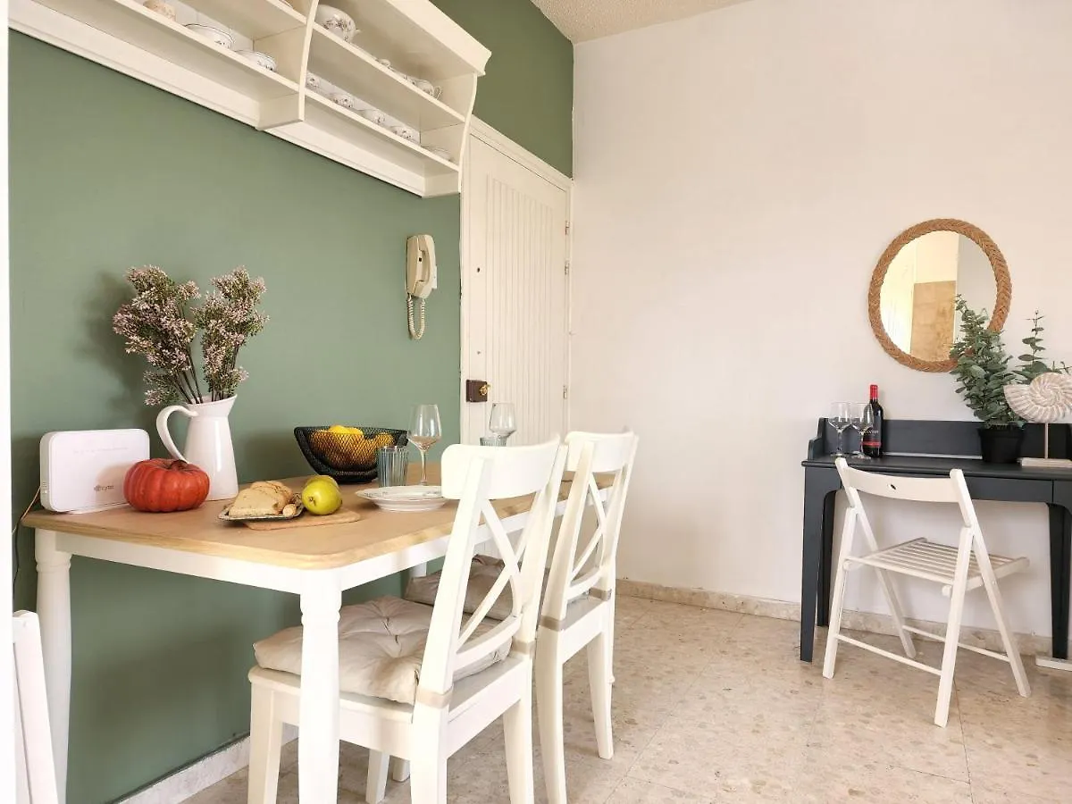 Capri Sea View One Bedroom Larnaca Apartament